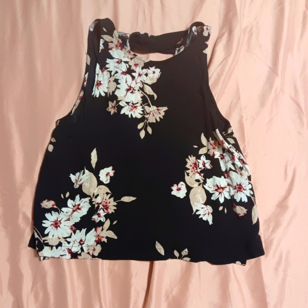 Dynamite floral cropped shirt